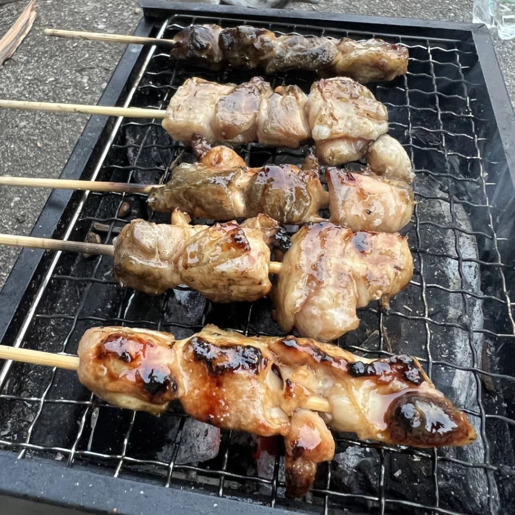 こんがり焼けたコストコさくらどり焼鳥用鶏もも串