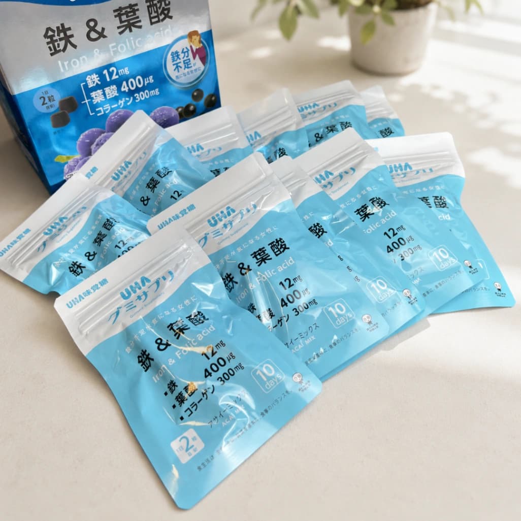 コストコのUHA味覚糖グミサプリ鉄＆葉酸に入っている個包装パックを並べた画像