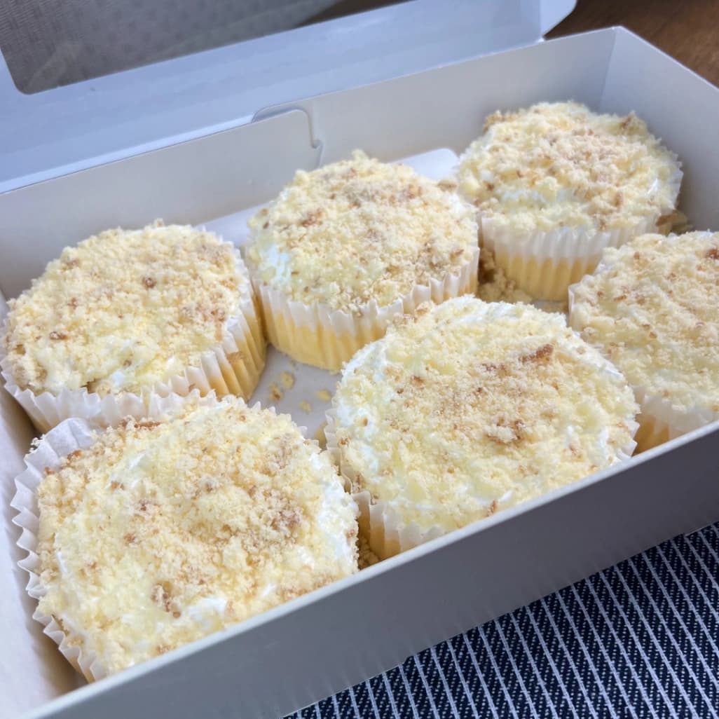 コストコ ダブルチーズケーキ6個入を開封して中身6個を上から見た写真