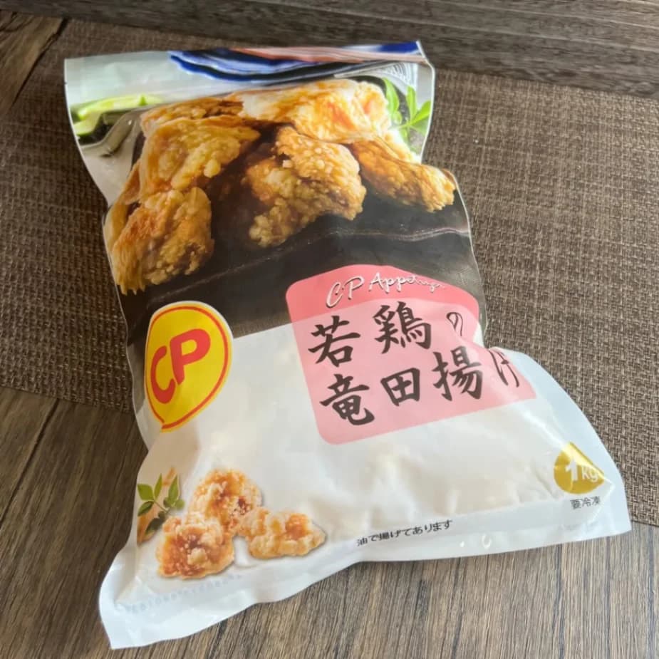 コストコで販売されているCP 若鶏の竜田揚げ1kgのパッケージ全体