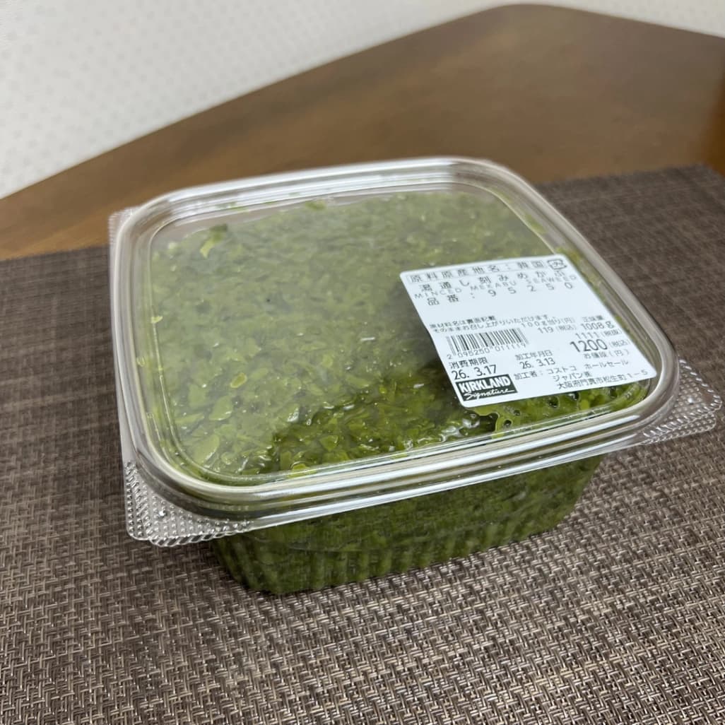 コストコで販売されている湯通し刻みめかぶの未開封パック全体写真