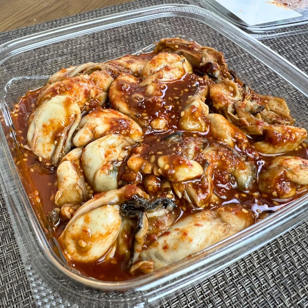 コストコで販売されているヤンニョム蒸し牡蠣の中身とたっぷり入った牡蠣