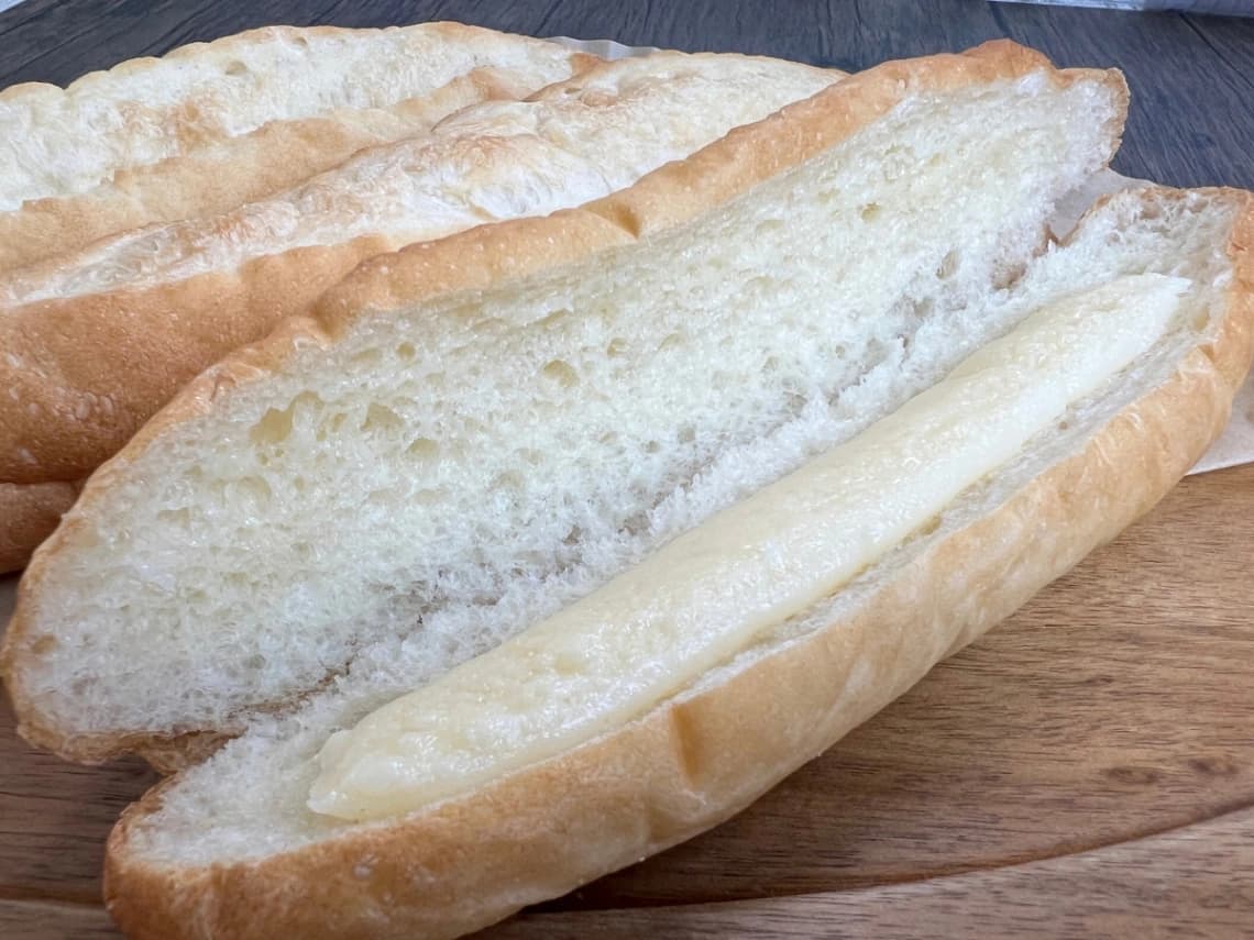 コストコ ミルクフランスサンドを開いたミルククリーム