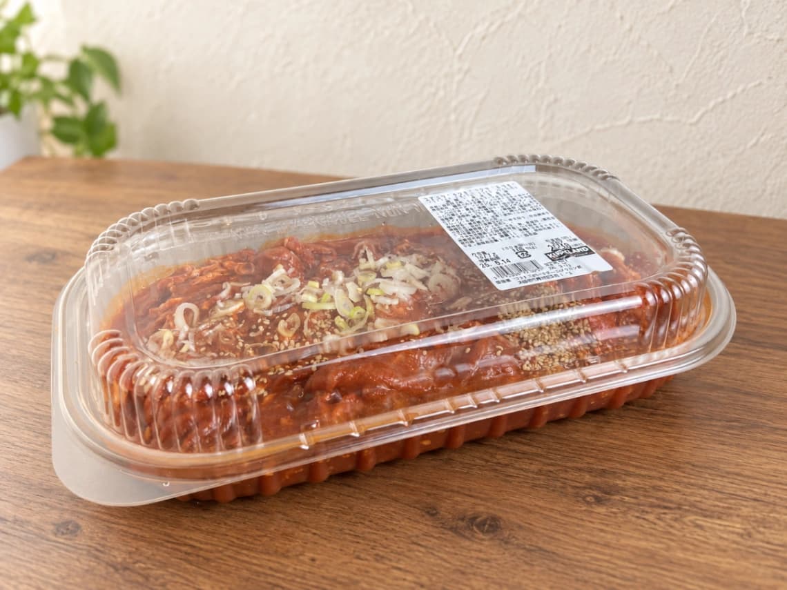 コストコ新商品コチュジャンポークプルコギのパッケージ。赤いコチュジャンダレに漬かった国産豚肉が入った大容量デリ