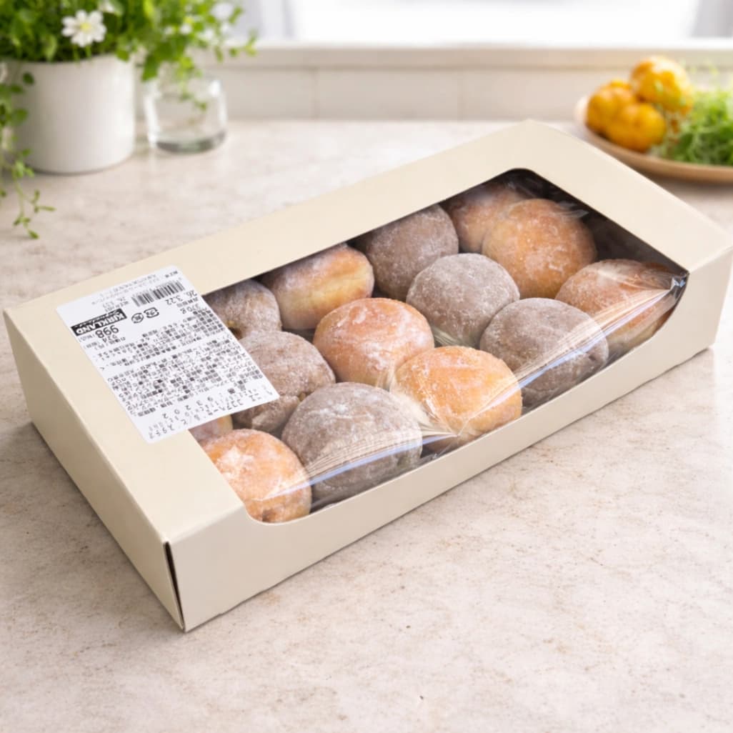 コストコ ベニエココアヘーゼル:ピスタチオの箱入りパッケージをキッチン背景で撮影した商品画像