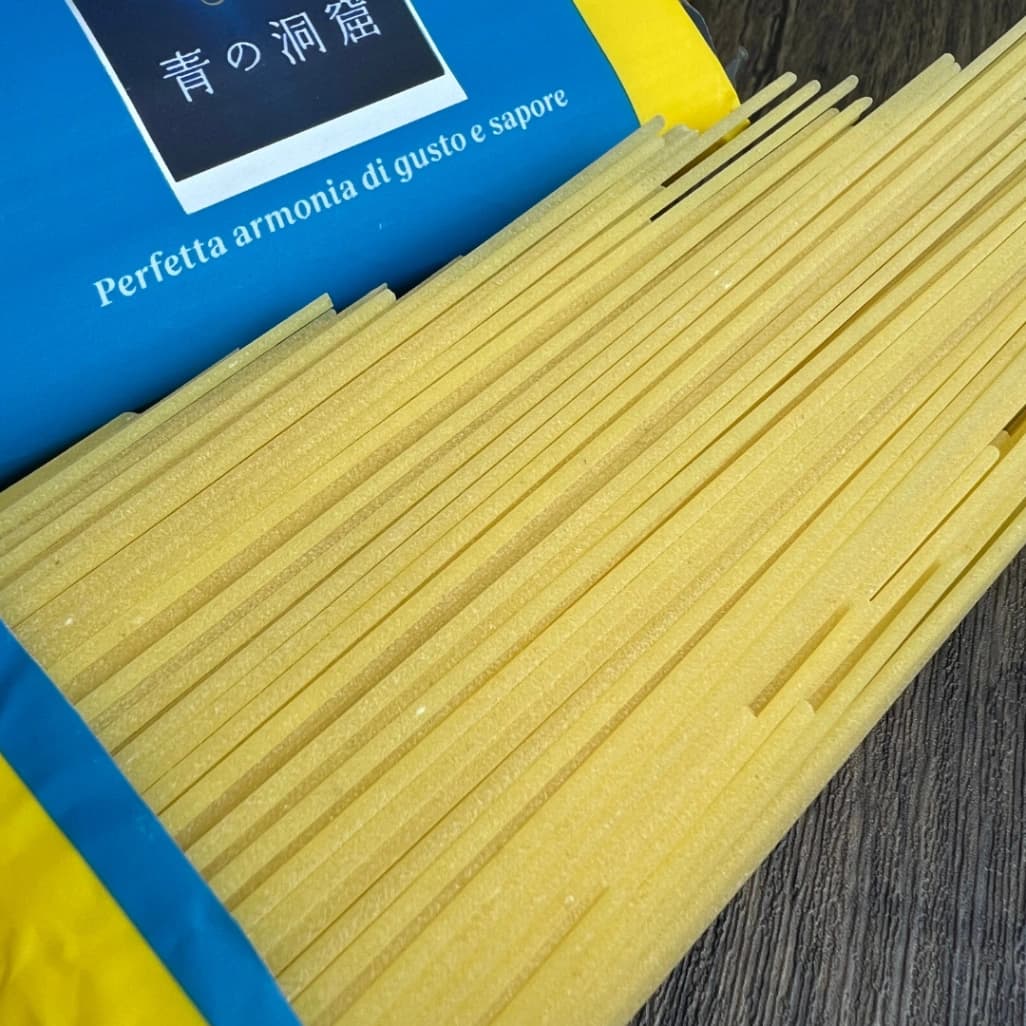 DE CECCO スパゲティ 1.6mmの乾麺をアップで撮影した画像
