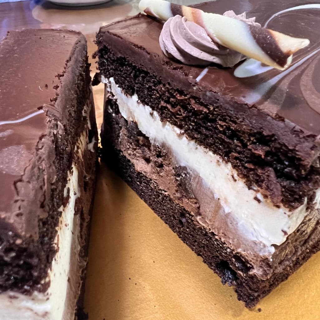 コストコタキシードケーキ断面画像