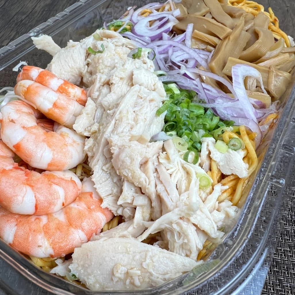 コストコ麻辣冷やし油そばの海老とチキン近影