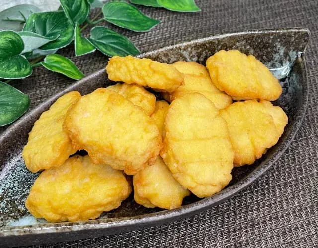 コストコの伊藤ハム キリクリームチーズ入りナゲットを皿に盛り付けた様子
