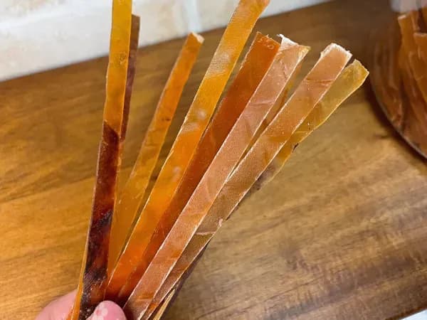 コストコ 合食 するめスティック 食感やサイズ感が伝わる細切りするめの接写画像