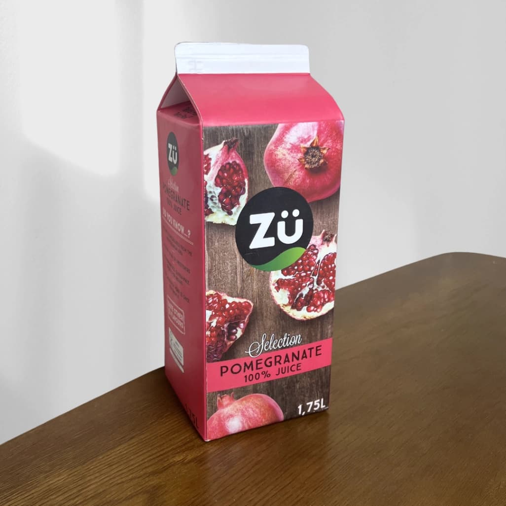 コストコの ZU ザクロジュース 100% ストレート 1.75L パック正面デザインがわかる商品画像