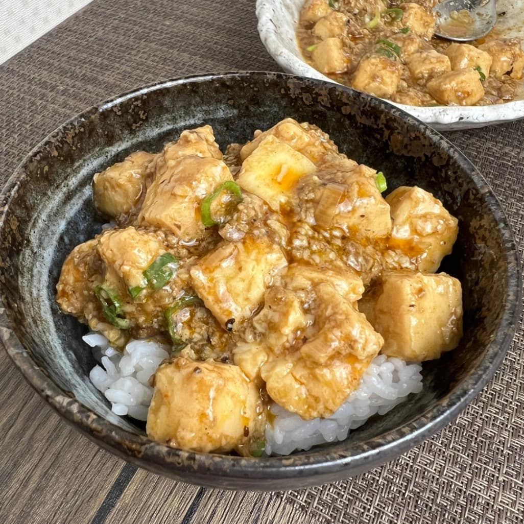 コストコ麻婆豆腐を白ごはんに乗せた麻婆丼