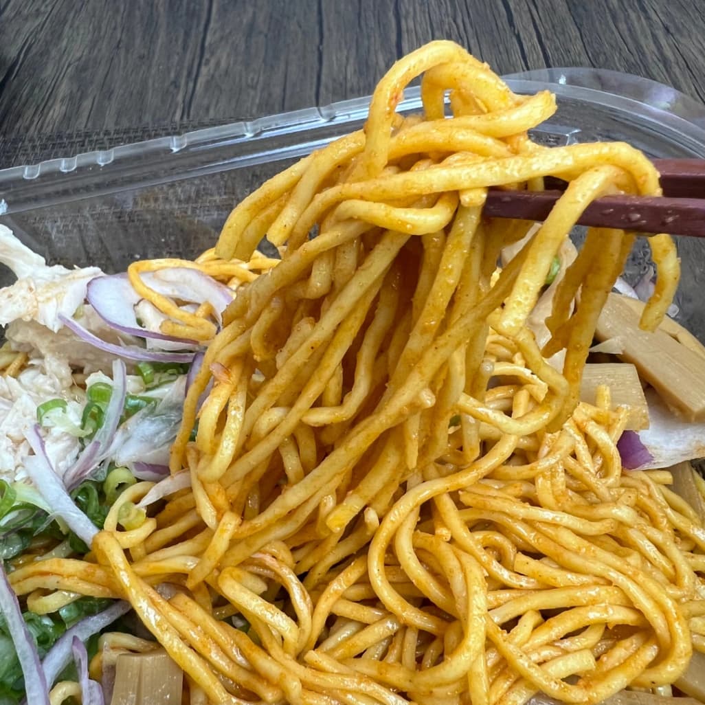 コストコ麻辣冷やし油そばの中細麺