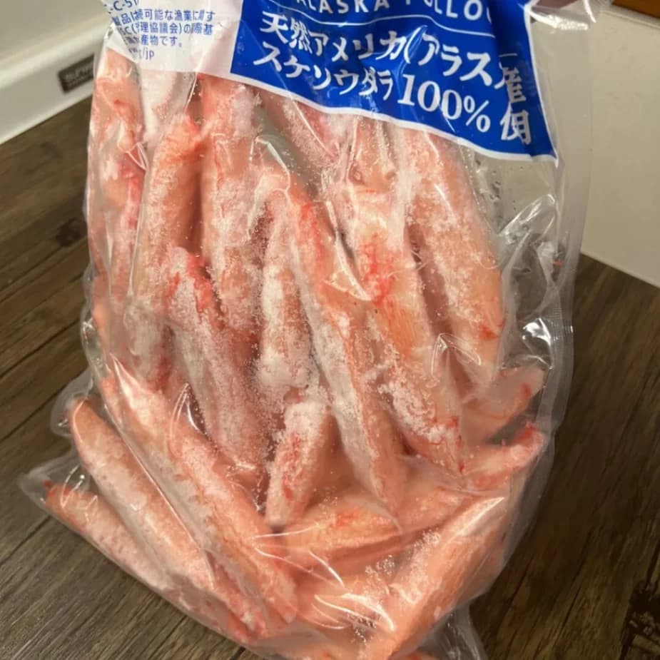 コストコで販売されているトライデントシーフードジャパン スケソウダラのすり身スティック 1kgのパッケージ