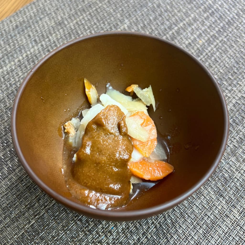神州一味噌 とん汁20食を器に盛った調理途中のとん汁の実食画像