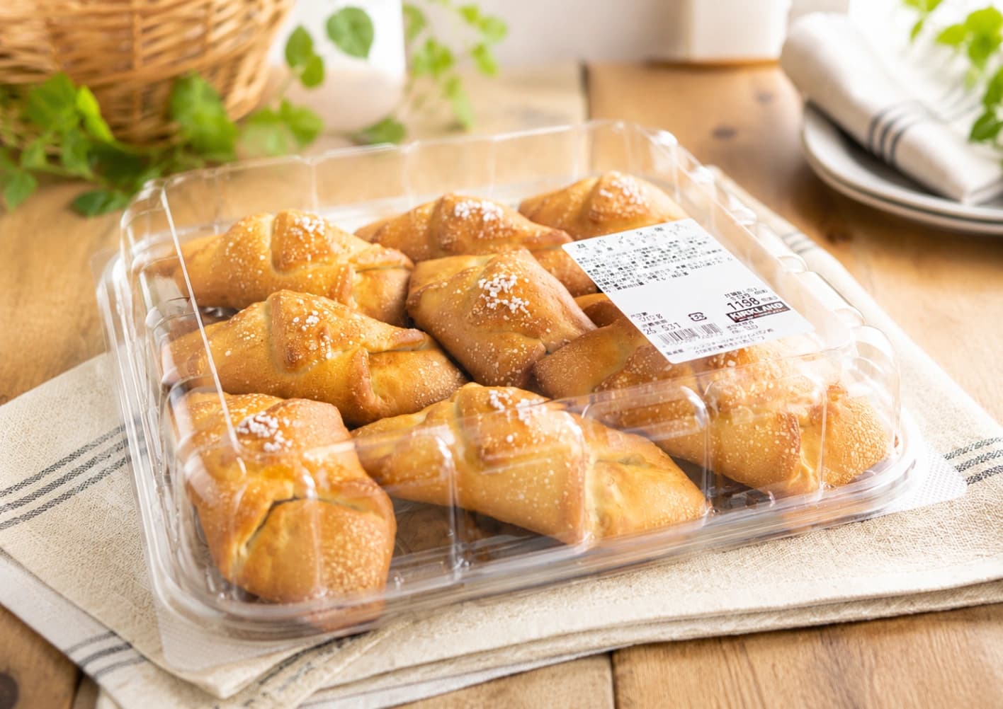 コストコ新商品の塩パン9個入を徹底レビュー！1個133円でバターじゅわっ。保存法やアレンジも紹介