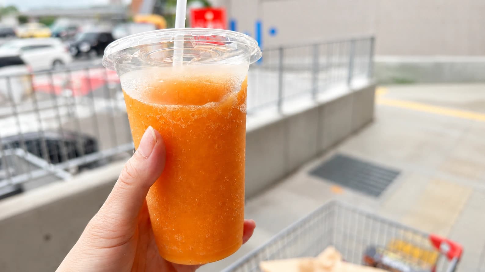 【コストコ】正直、もう一杯飲みたい！300円の「カンタロープメロンスムージー」が期間限定なのが惜しすぎる